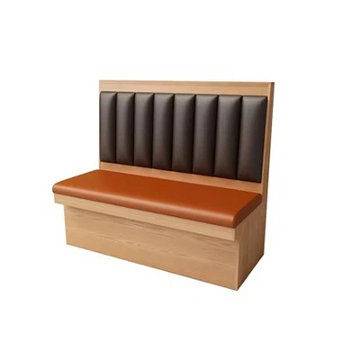 Asientos tipo cabina tapizados con respaldo acolchado de color negro vintage